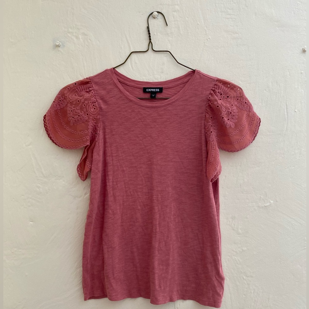 Express • Flutter Sleeve Tee